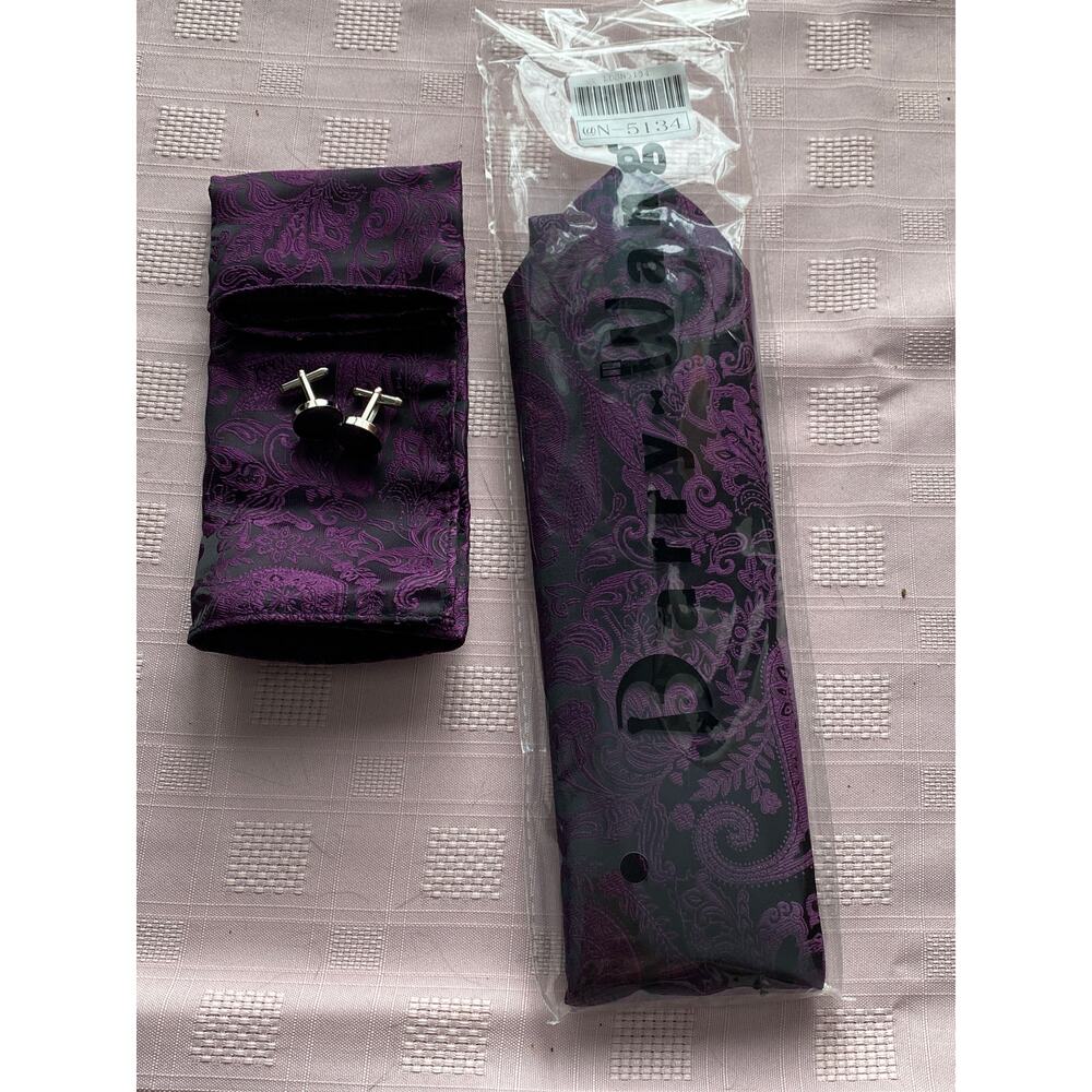 Barry Wang Four pc Matching Necktie / Pocket Square / 2 Cufflinks, Brand New